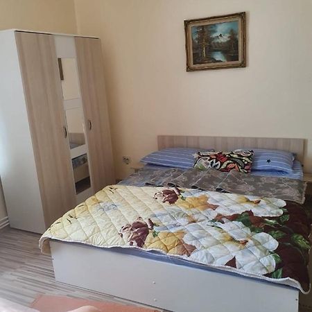 Relax Haus Hotel Hunedoara Luaran gambar