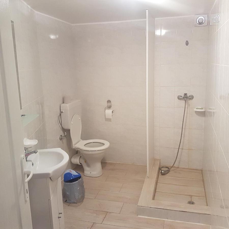 Relax Haus Hotel Hunedoara Luaran gambar