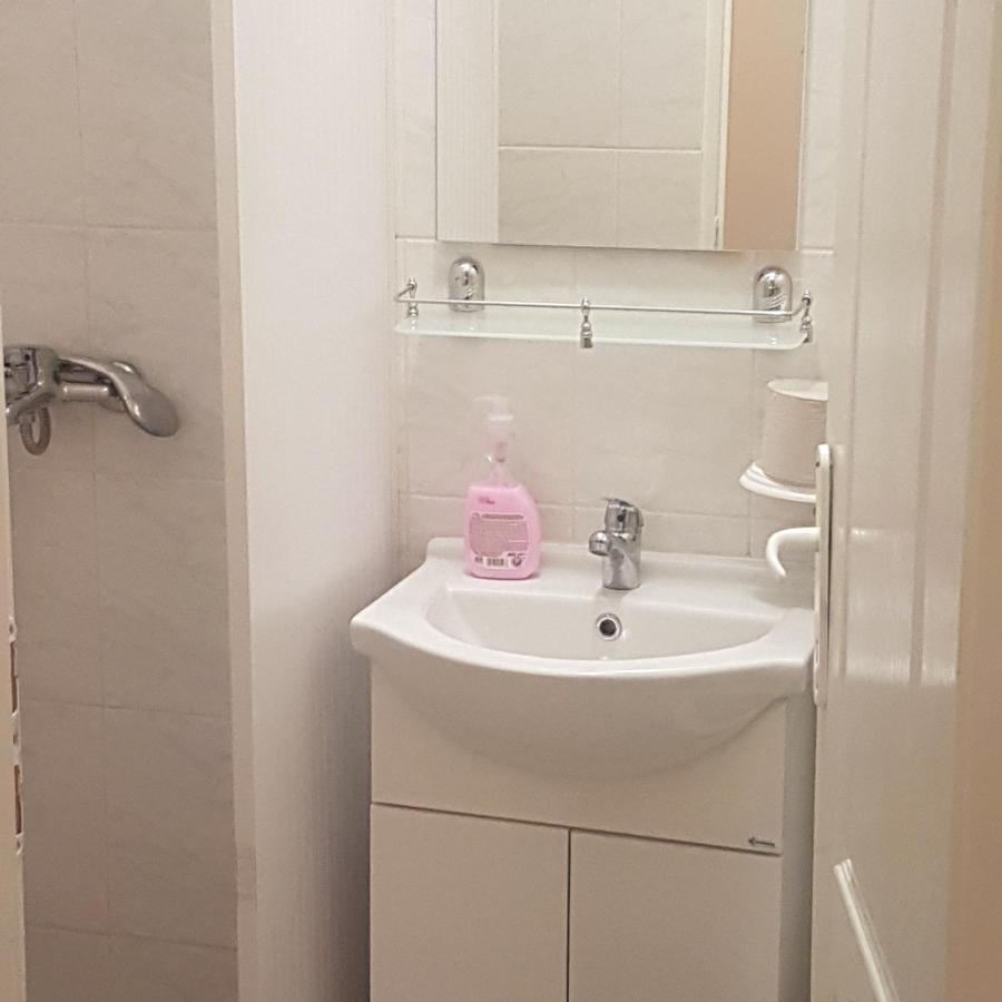 Relax Haus Hotel Hunedoara Luaran gambar
