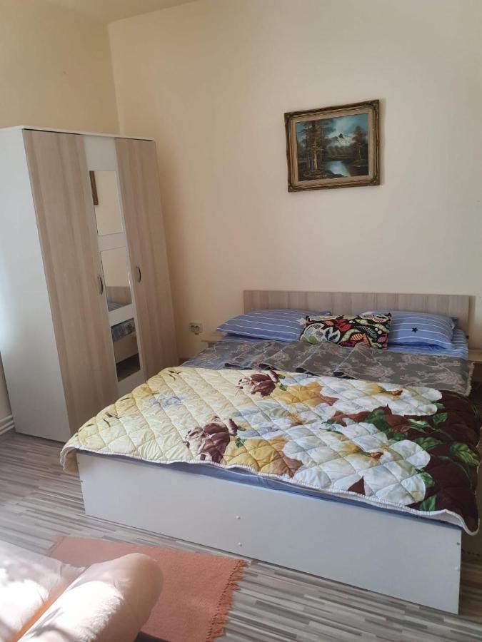 Relax Haus Hotel Hunedoara Luaran gambar