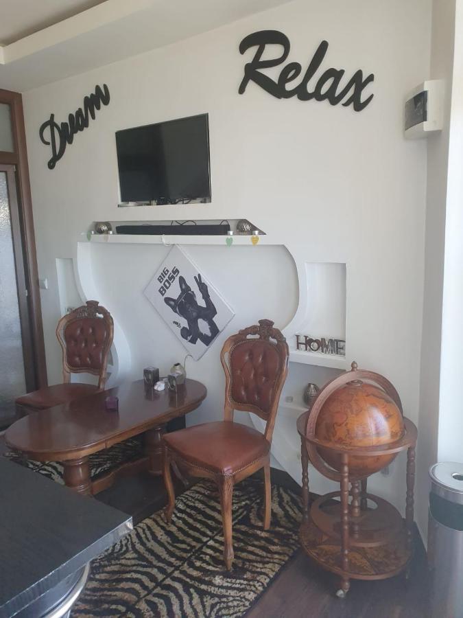 Relax Haus Hotel Hunedoara Luaran gambar