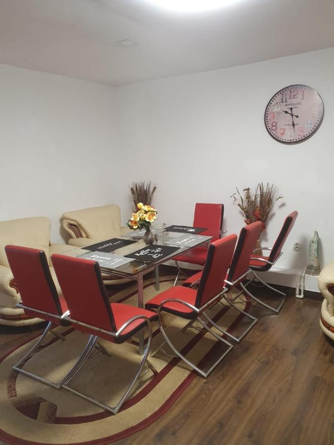 Relax Haus Hotel Hunedoara Luaran gambar