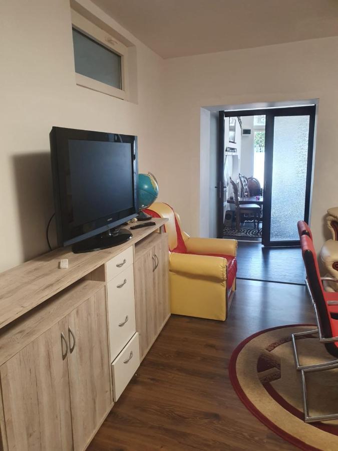 Relax Haus Hotel Hunedoara Luaran gambar