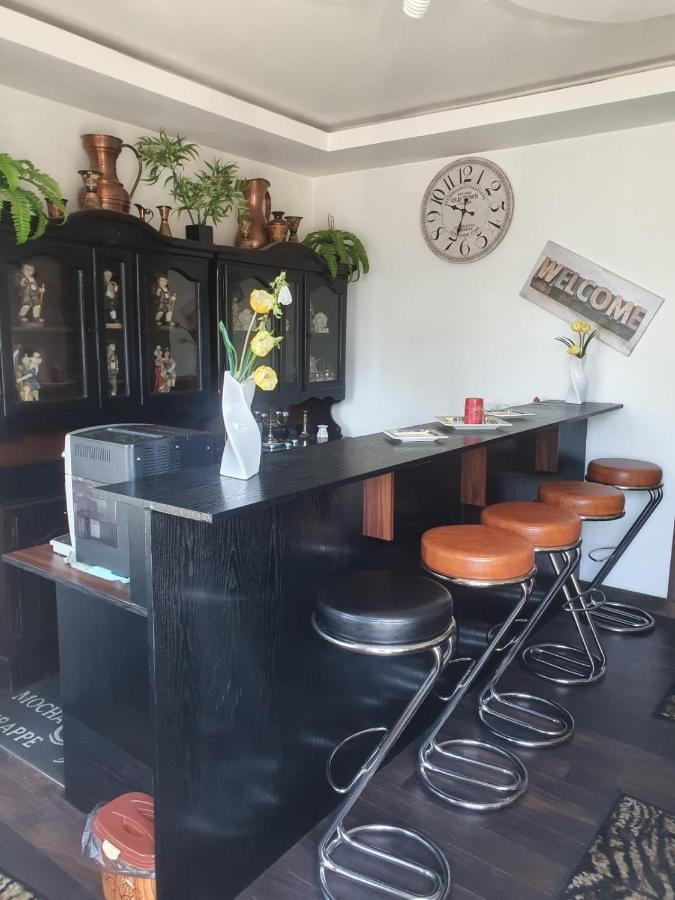 Relax Haus Hotel Hunedoara Luaran gambar