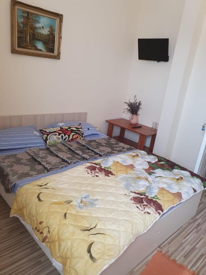 Relax Haus Hotel Hunedoara Luaran gambar
