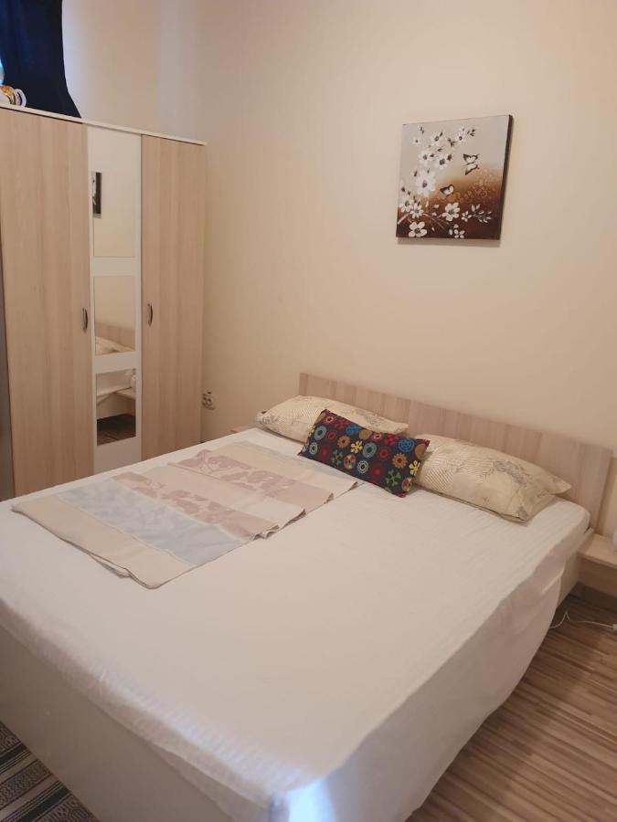 Relax Haus Hotel Hunedoara Luaran gambar