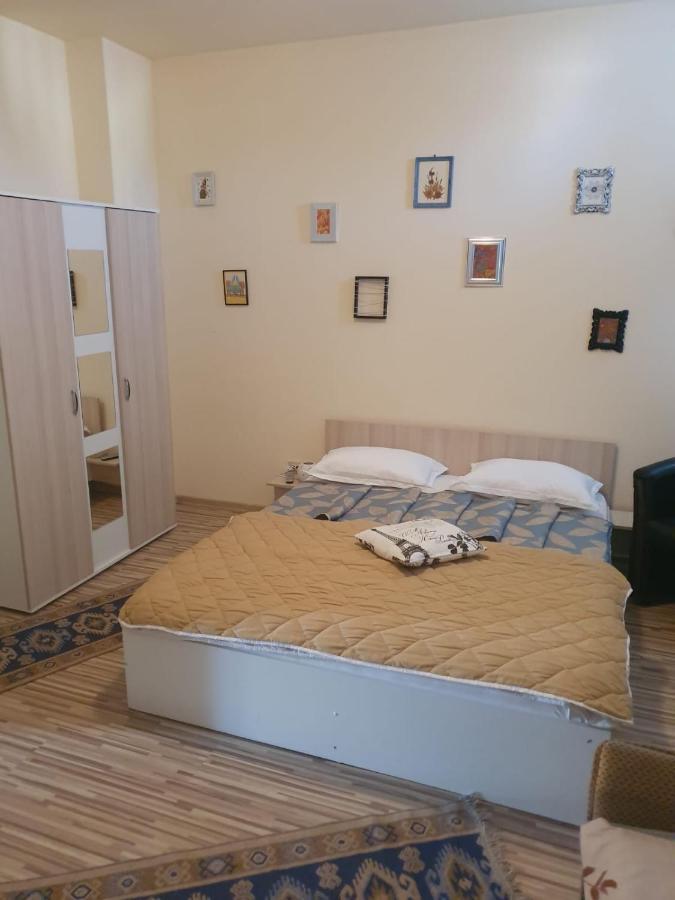 Relax Haus Hotel Hunedoara Luaran gambar