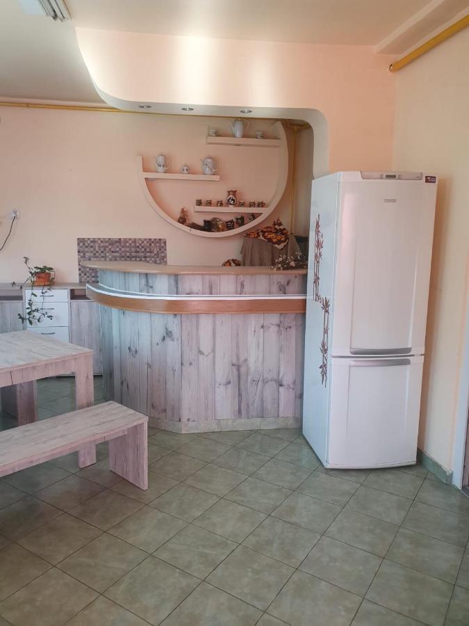 Relax Haus Hotel Hunedoara Luaran gambar