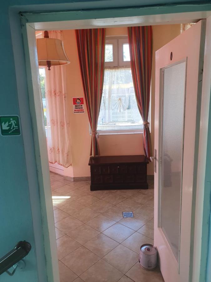 Relax Haus Hotel Hunedoara Luaran gambar
