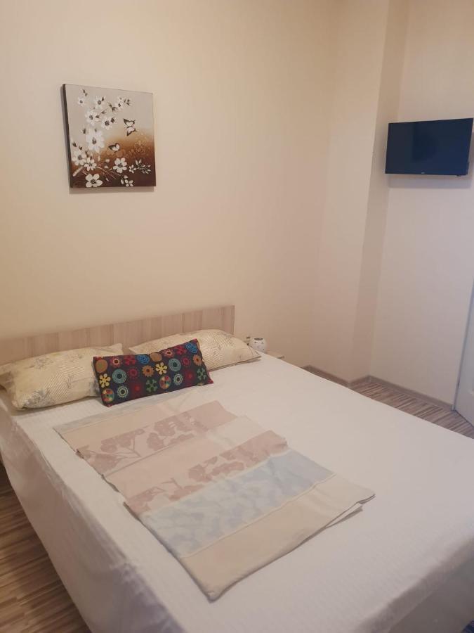Relax Haus Hotel Hunedoara Luaran gambar