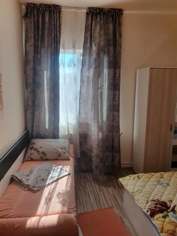 Relax Haus Hotel Hunedoara Luaran gambar
